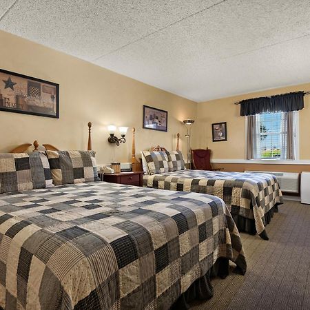 Country Living Inn Smoketown  Екстериор снимка