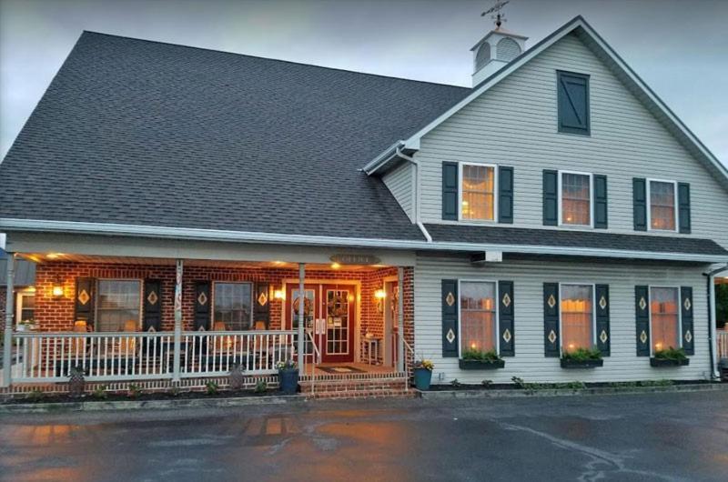 Country Living Inn Smoketown  Екстериор снимка