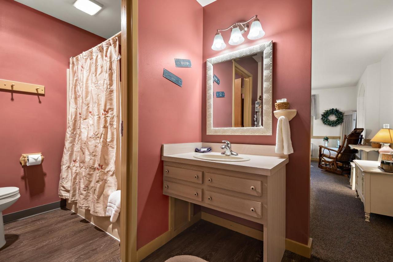 Country Living Inn Smoketown  Екстериор снимка
