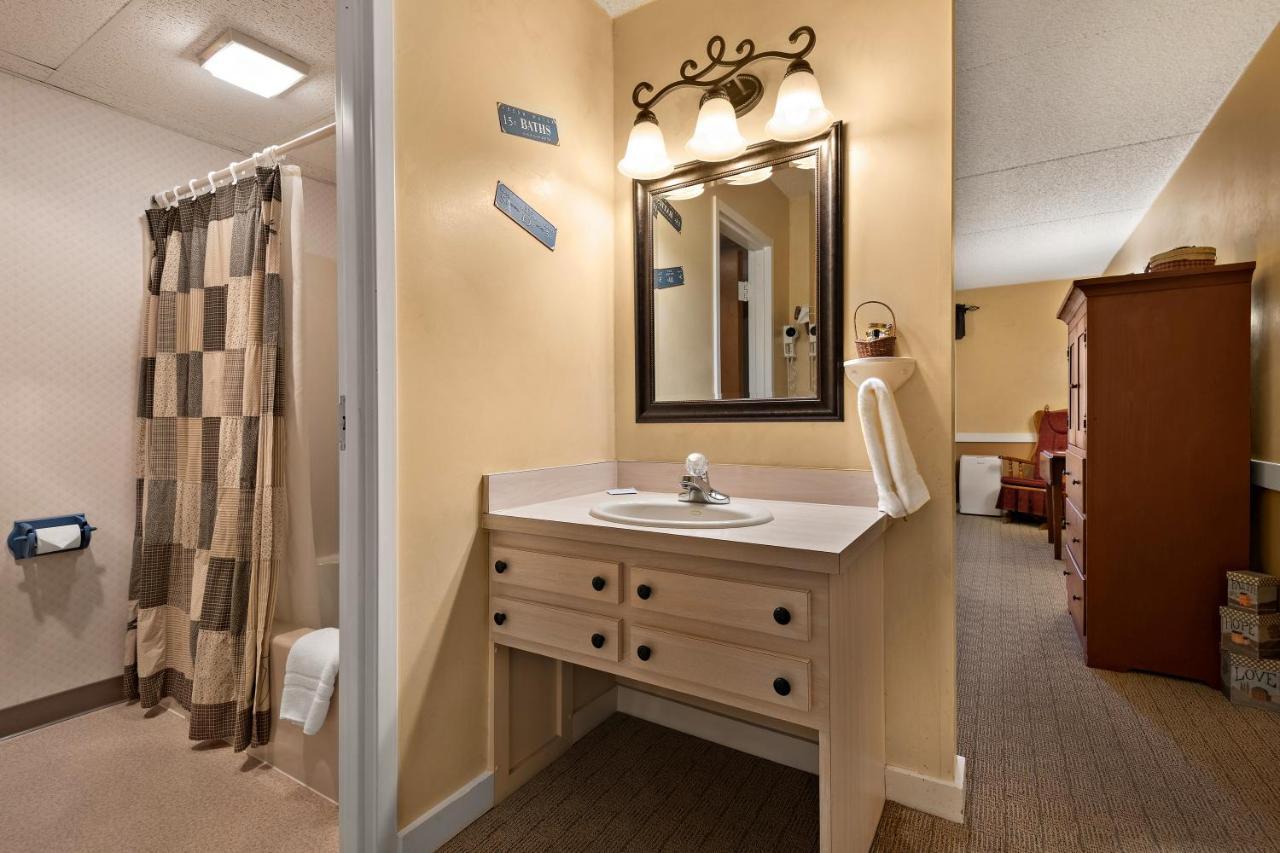 Country Living Inn Smoketown  Екстериор снимка