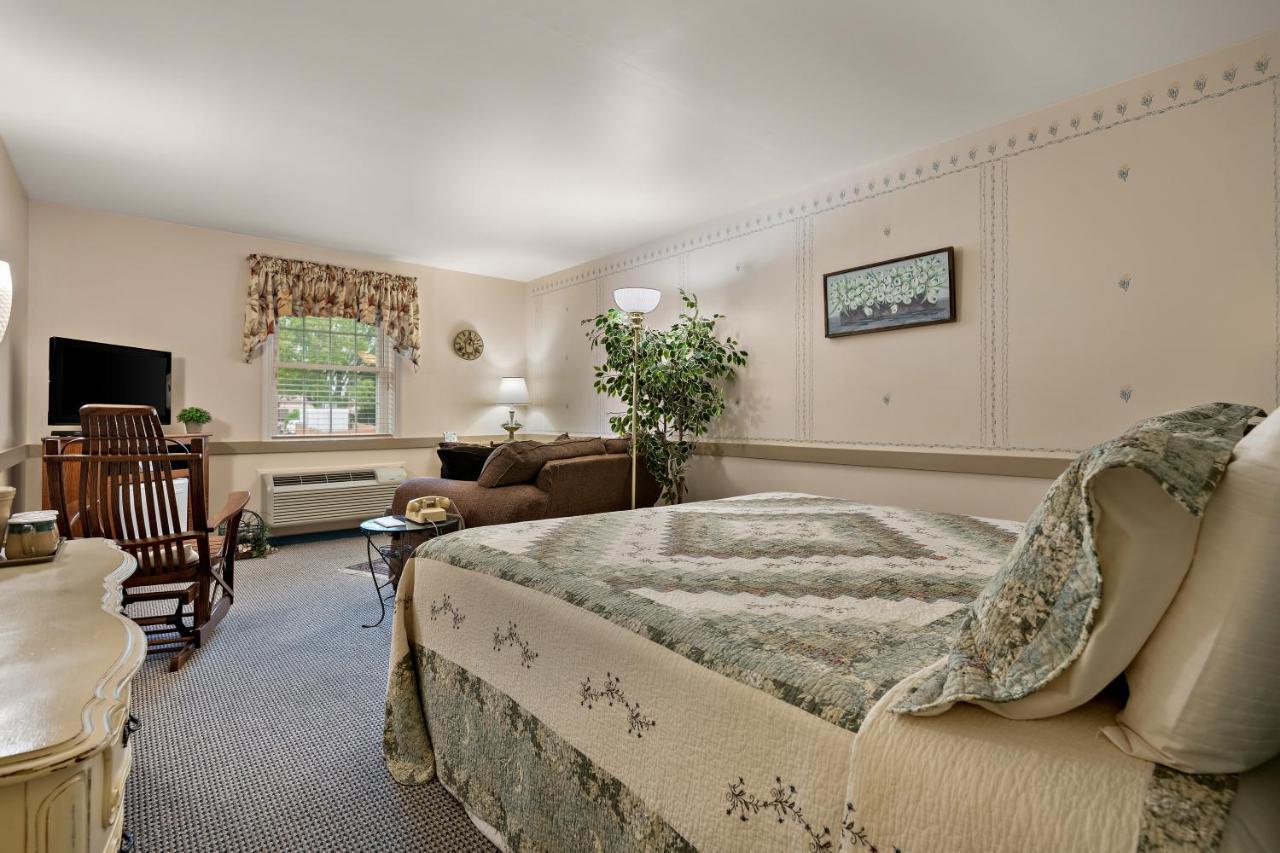 Country Living Inn Smoketown  Екстериор снимка