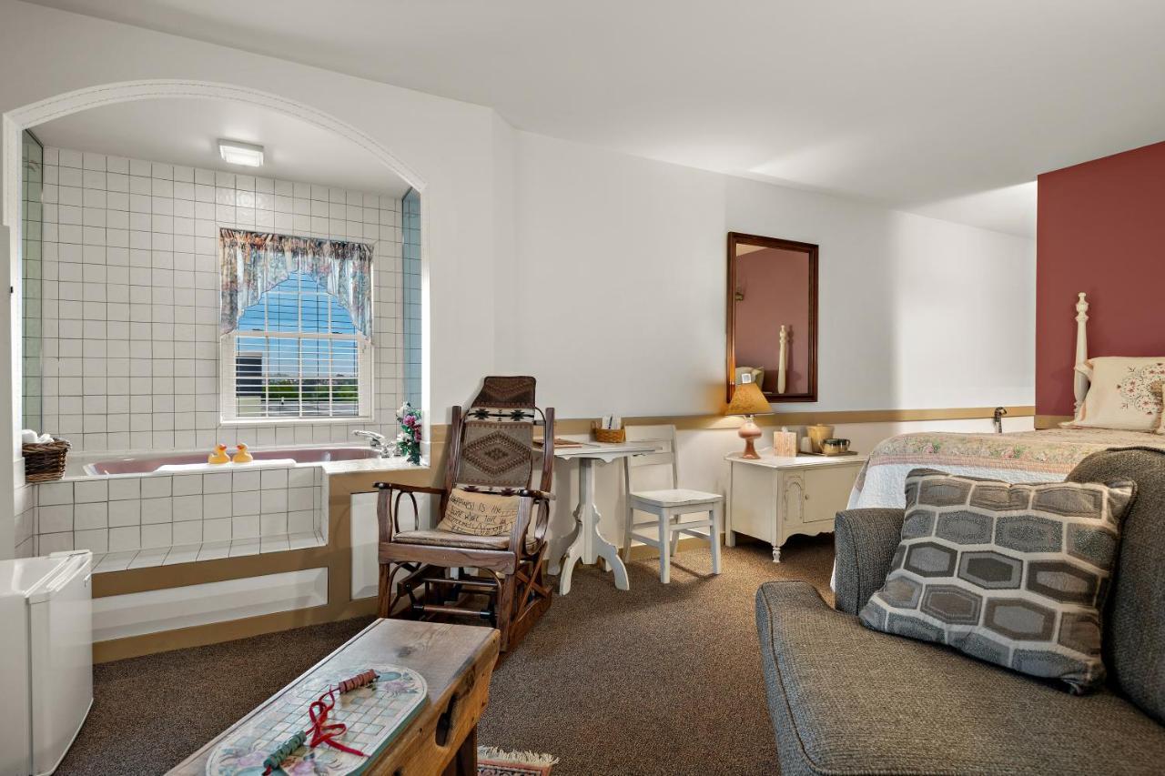 Country Living Inn Smoketown  Екстериор снимка