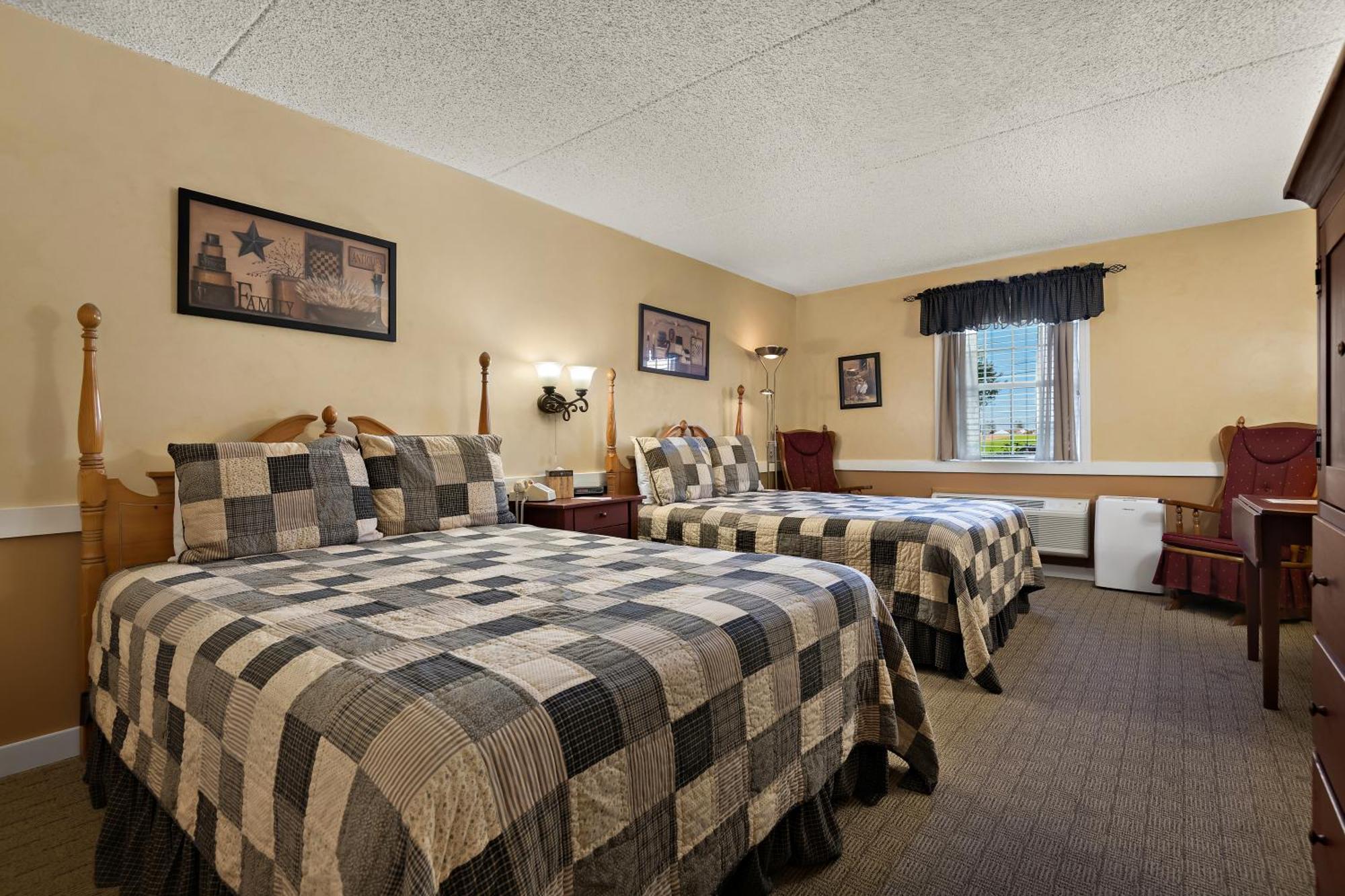 Country Living Inn Smoketown  Екстериор снимка