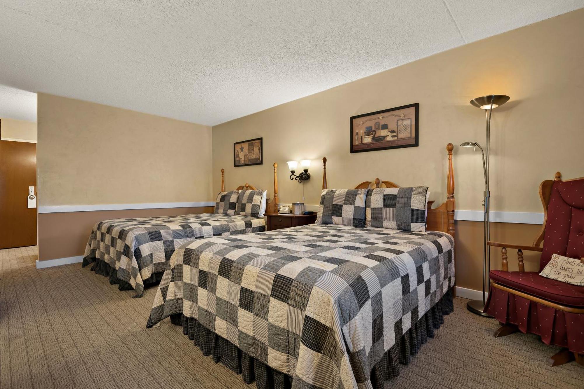 Country Living Inn Smoketown  Екстериор снимка