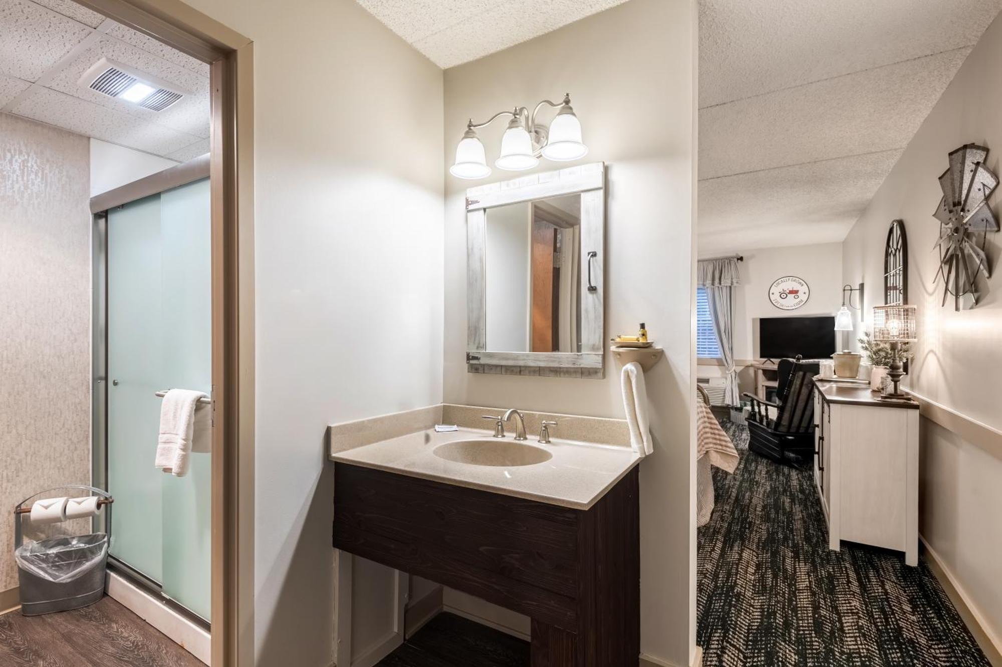 Country Living Inn Smoketown  Екстериор снимка